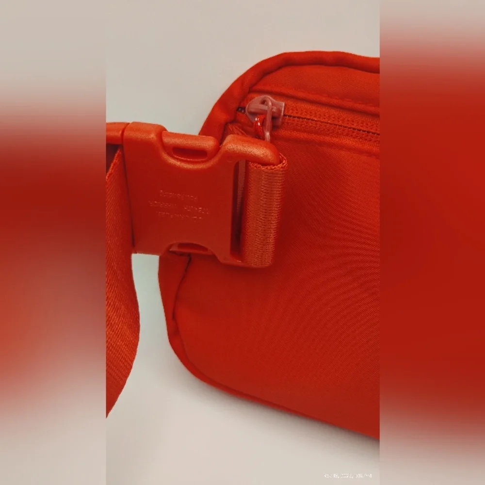 New Lululemon Red Everywhere Belt Bag BNWOT - Picture 4 of 6
